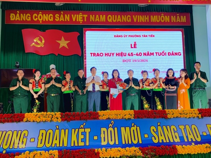 3.7. TRAO HUY HIEU DANG 19.5